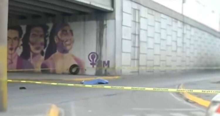 Muere motociclista tras caer de puente en Escobedo, Nuevo León
