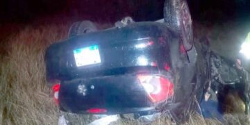 Mujer resulta lesionada tras volcar su vehículo en Nuevo Laredo