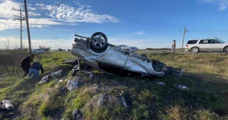 Mujer vuelca en carretera Sendero Nacional en Matamoros