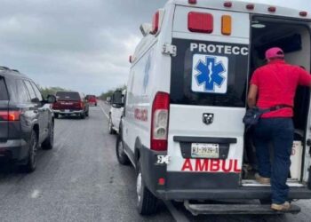 Niño se desmaya en fila de paisanos en San Fernando y es trasladado al hospital