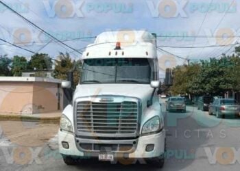 Operador de tráiler deja sin luz a colonos en Ciudad Victoria tras derribar poste