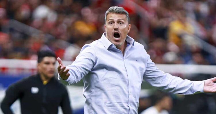 Óscar García Junyent se disculpa por altercado con James Rodríguez