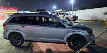 Pareja es arrestada tras viajar en una camioneta robada en Guadalupe, Nuevo León