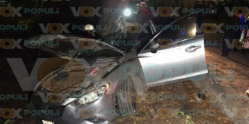 Pareja protagoniza fuerte choque en Ciudad Victoria; mujer queda prensada