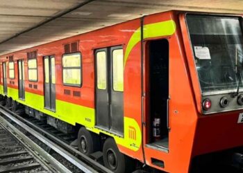 Hombre se arrojó hacia el paso del tren en Línea 5 de la CDMX