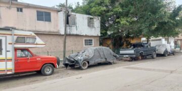 Piden a autoridades de Ciudad Madero resolver problema de autos abandonados