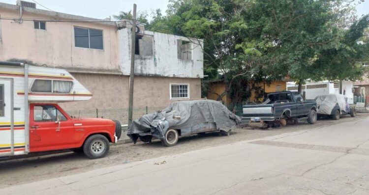 Piden a autoridades de Ciudad Madero resolver problema de autos abandonados