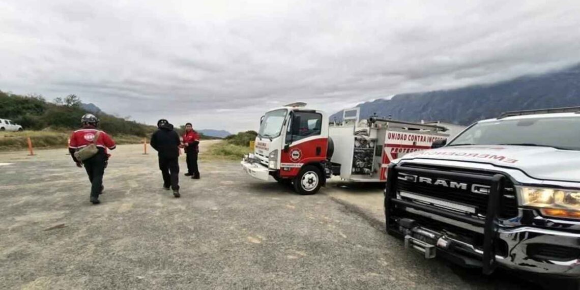 Protección Civil auxilia a 6 senderistas perdidos en la Sierra Madre en San Pedro, NL