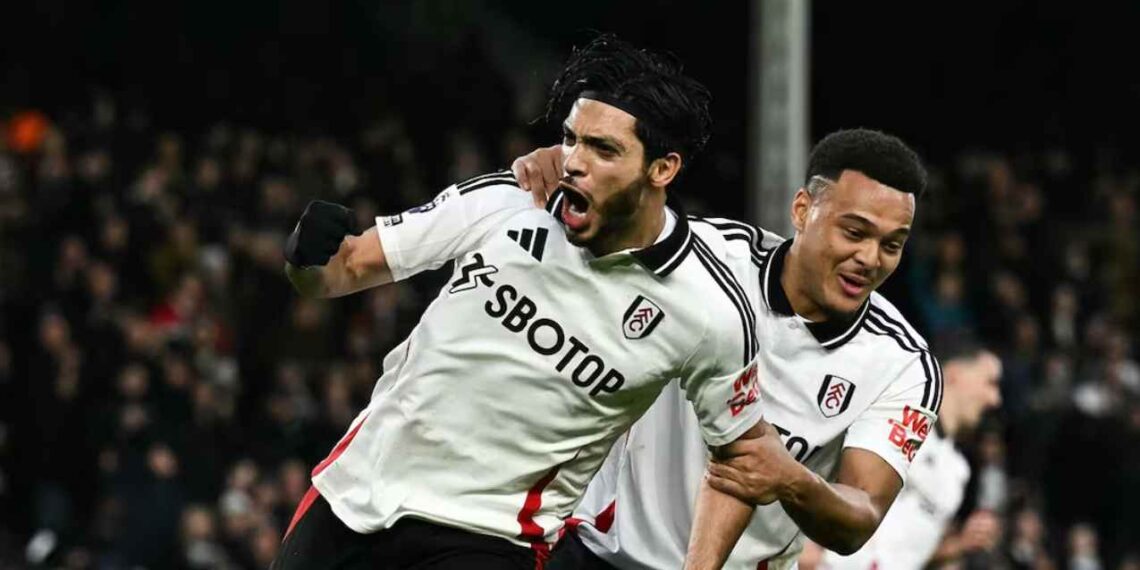 Raúl Jiménez supera a 'Chicharito' como el máximo goleador mexicano en la Premier League