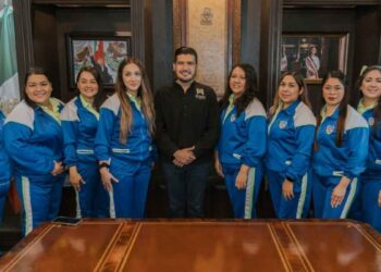 Recibe alcalde Alberto Granados a niños del jardín de niños Francisco Pérez Ríos