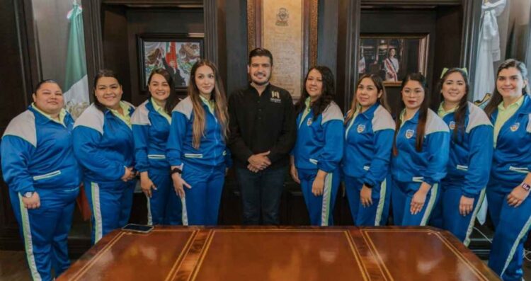 Recibe alcalde Alberto Granados a niños del jardín de niños Francisco Pérez Ríos