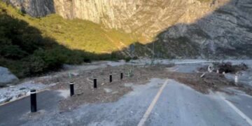 Rehabilitan caminos Santa Catarina