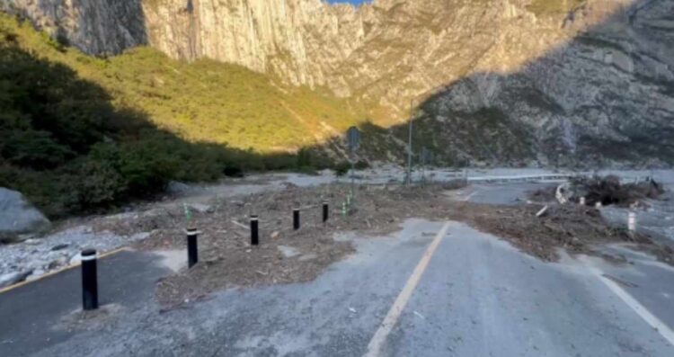 Rehabilitan caminos Santa Catarina