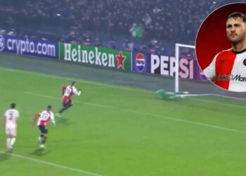 Santi Giménez vs Bayern Múnich
