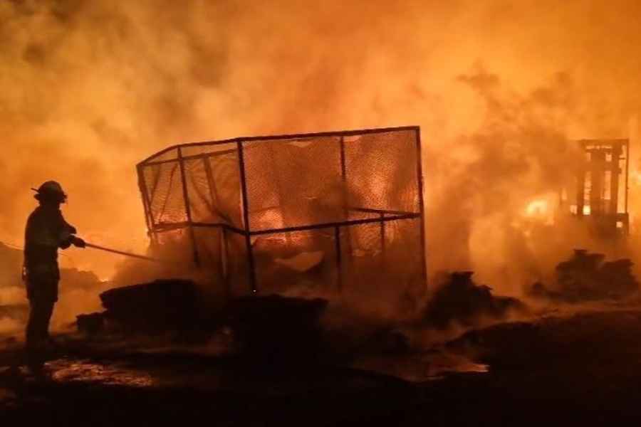 Se incendia bodega recicladora en García, Nuevo León