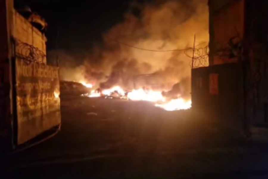 Se incendia bodega recicladora en García, Nuevo León