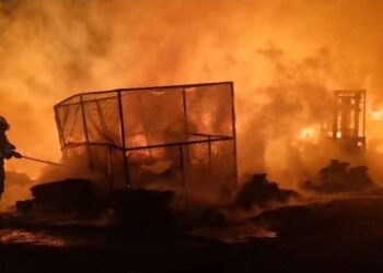 Se incendia bodega recicladora en García, Nuevo León