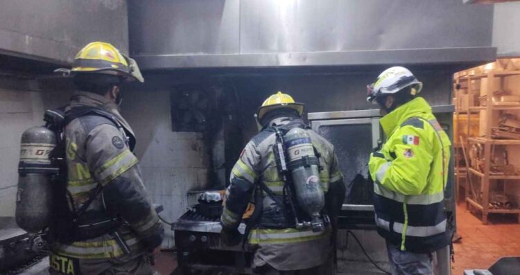 Se incendia restaurante en la colonia San Jerónimo de Monterrey, NL