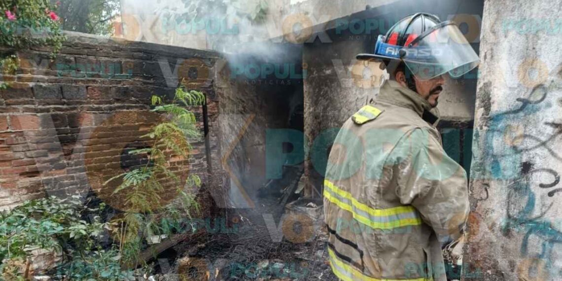 Se incendia vivienda abandonada en el centro de Ciudad Victoria, Tamaulipas