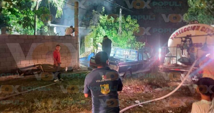 Se registra un incendio en una vivienda al caer un cohetón durante celebración de año nuevo en Ciudad Madero