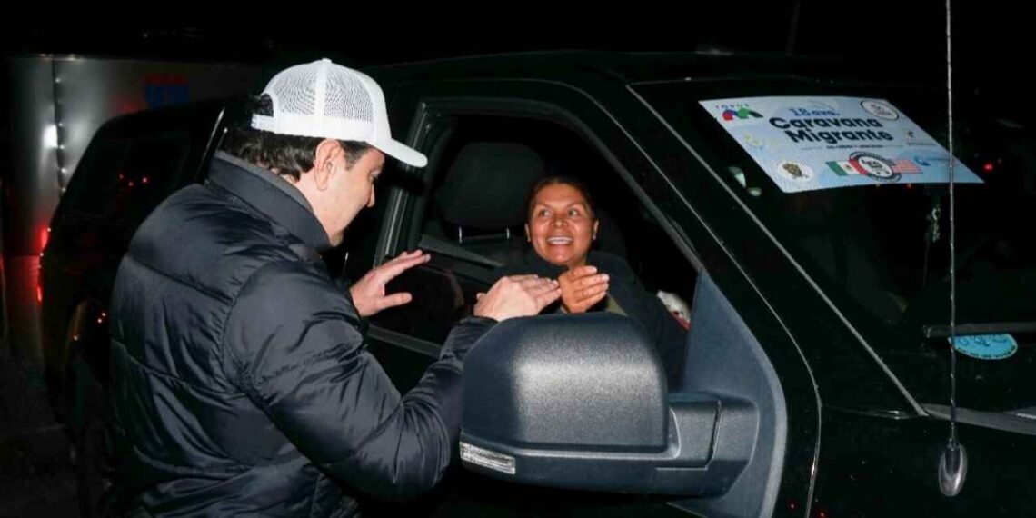 Paisanos son recibidos por diputado en Nuevo Laredo