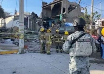 Suman 2 muertos tras explosión en taller clandestino de pirotecnia en Chimalhuacán
