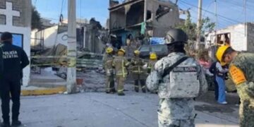 Suman 2 muertos tras explosión en taller clandestino de pirotecnia en Chimalhuacán