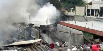 Tejabán arde en San Nicolás, Nuevo León; familia logra ponerse a salvo