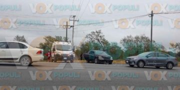 Testigos evitan tragedia al detener a una joven que intentaba saltar de un puente en Ciudad Victoria.