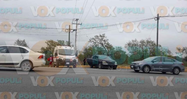 Testigos evitan tragedia al detener a una joven que intentaba saltar de un puente en Ciudad Victoria.