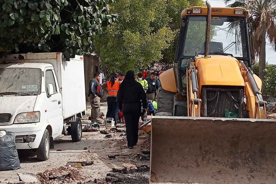 Trabajador muere al caer en una zanja mientras laboraba en Torreón, Coahuila