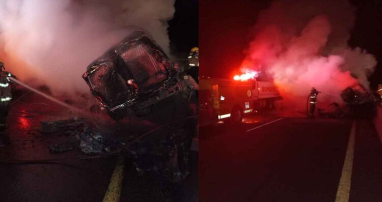 Tráiler cargado con aceite comestible vuelca y se incendia en la carretera León Guzmán-Durango