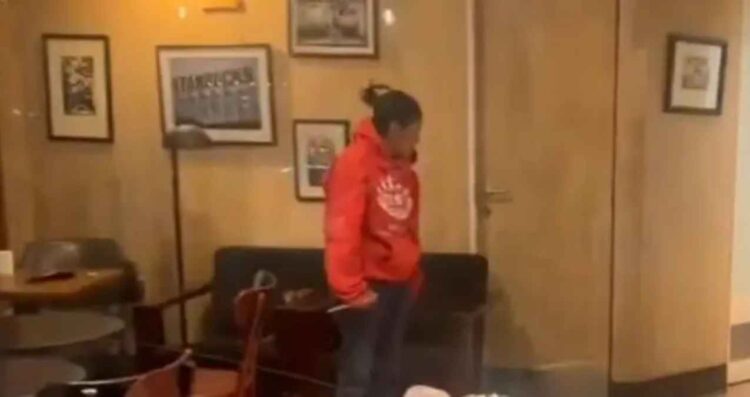 ataque con arma blanca en Starbucks