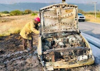 camioneta se incendia en el mante