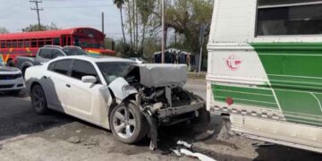 Conductor chocó contra una pesera en Matamoros, Tamaulipas
