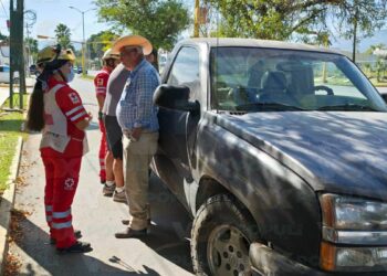 choque en cruce de bulevares en Victoria