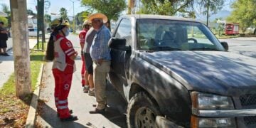 choque en cruce de bulevares en Victoria