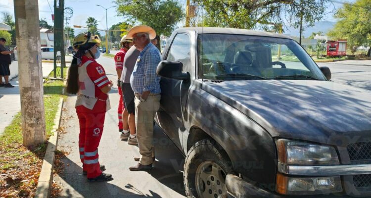 choque en cruce de bulevares en Victoria