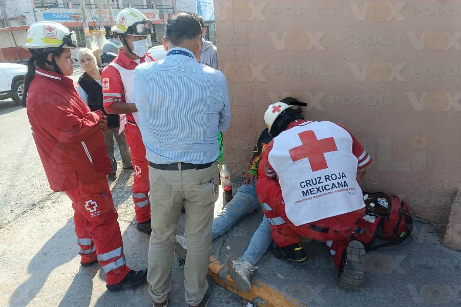 choque entre automóvil y motocicleta en Victoria