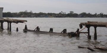 colapsa muelle de pilotos en Madero
