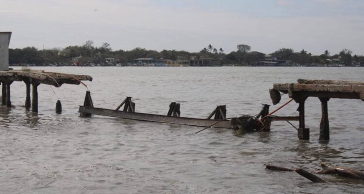 colapsa muelle de pilotos en Madero