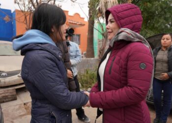 entrega de cobertores y calentadores en Nuevo Laredo