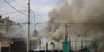 Fuerte incendio afecta dos casas en Hidalgo