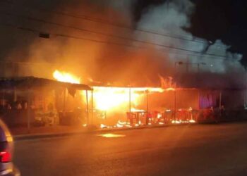 incendio consume negocio Ecatepec