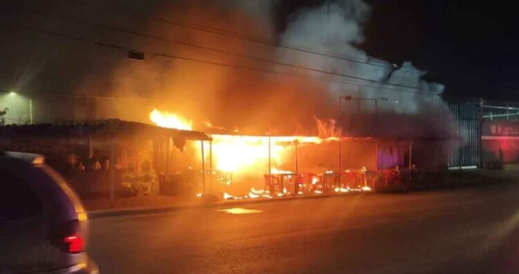 incendio consume negocio Ecatepec