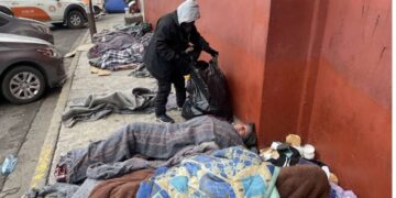 migrantes enfrentan frío en Nuevo León