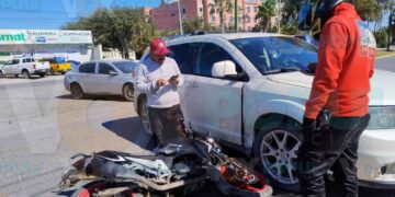 motociclista causa choque Victoria