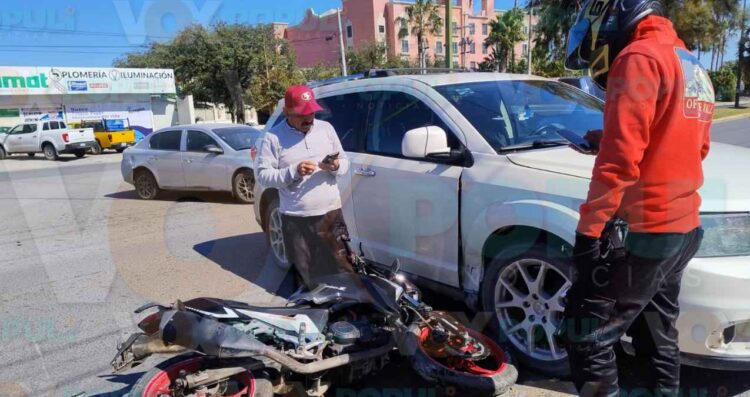 motociclista causa choque Victoria