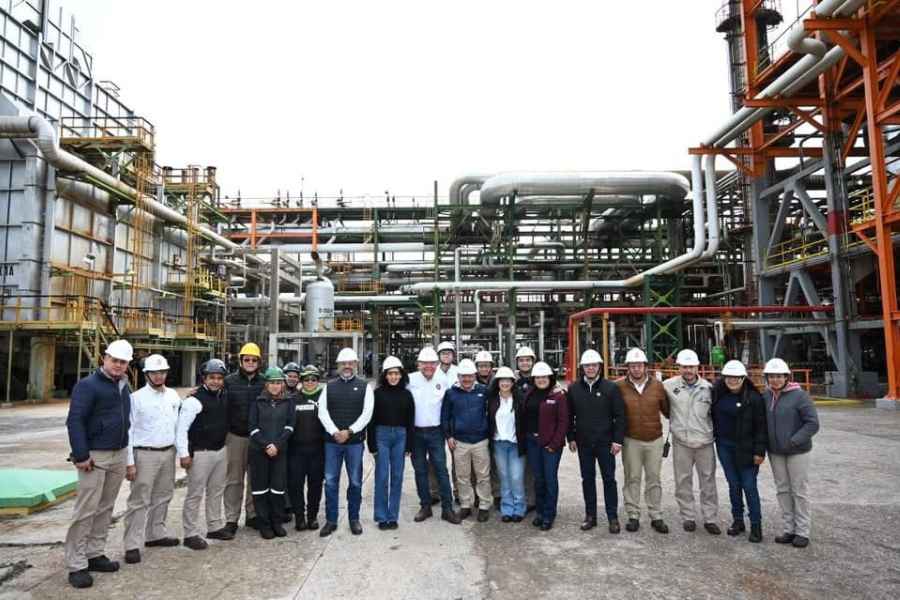 Senadora diputados refinería 