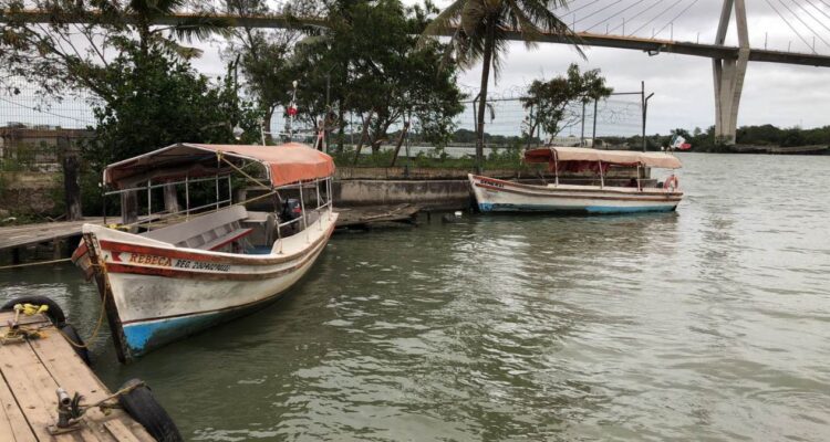 servicios de lanchas en el río pánuco